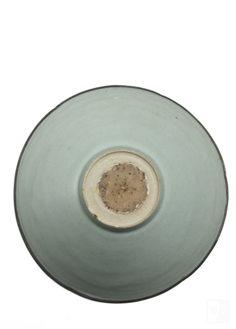 A slightly floriform 'qingbai' bowl with carved floral decoration and mounted silver rim - 图2
